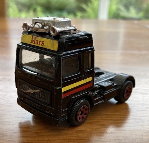 Corgi volvo f10 - volvo, globe