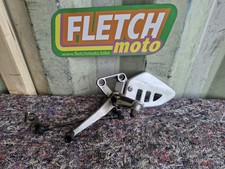 2002 SUZUKI SV650 K2 GEN1 LEFT SIDE RIDERS FOOTREST FOOTPEG AND HANGER WITH GEAR