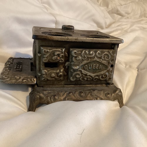 Antique queen cast - queen, metal