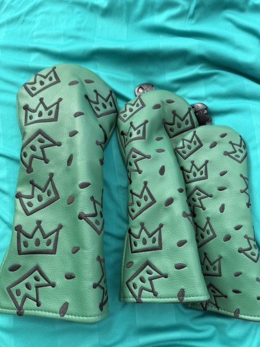 Green and black crowns - green,