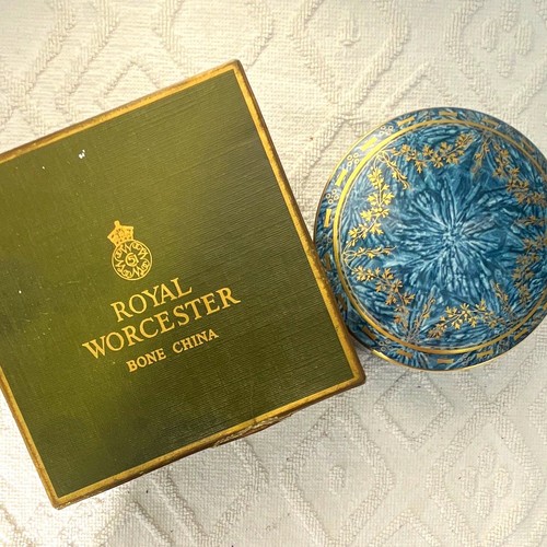 Royal worcester bone china - worcester,