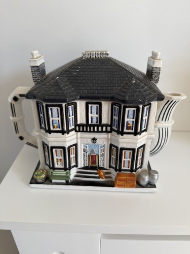 Western house fawlty - western,