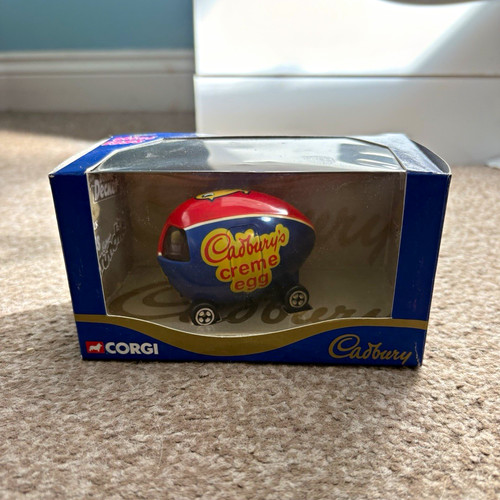 Corgi cadbury creme egg 2001 - cadbury,