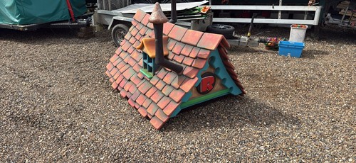 Themed prop house - themed,