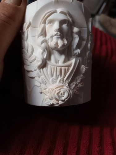 White resin grave - resin, side