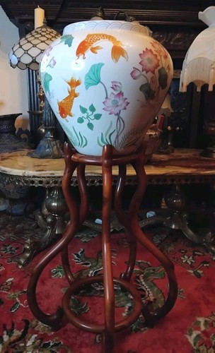 The vase golden - of,