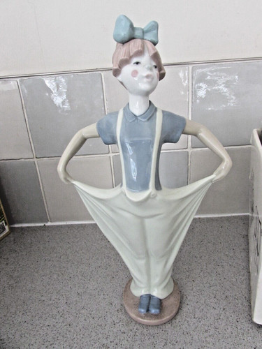 Nao lladró figurine - by,