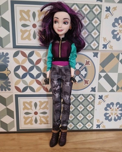 Disney descendants exclusive - disney,