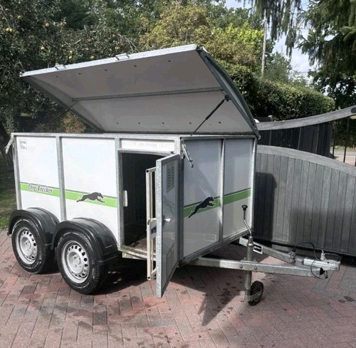 Dog trailer compartments - 4,