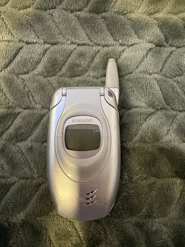 Samsung flip phone silver - phone,,