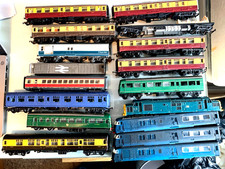 JOB LOT OF COACHES 