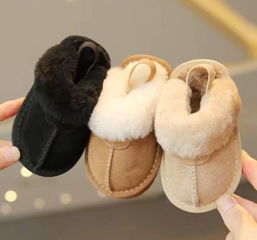 Pair baby uggs for - 1,