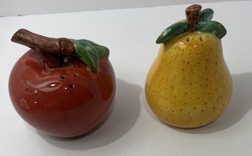 Salt pepper shakers apple - pepper,