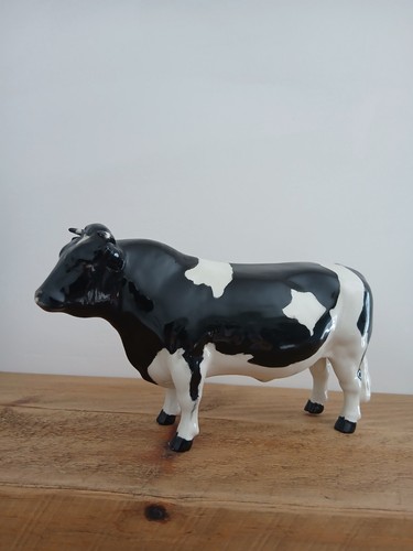 Beswick friesian bull - bull, model