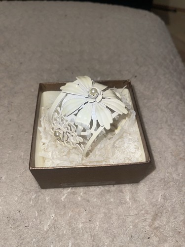 Ivory pearl wrist cuff - pearl,