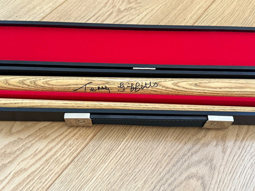 Signed terry griffiths - griffiths, cue