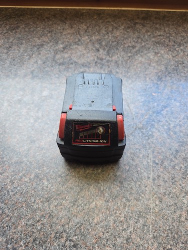 Milwaukee m18 4ah battery - milwaukee,