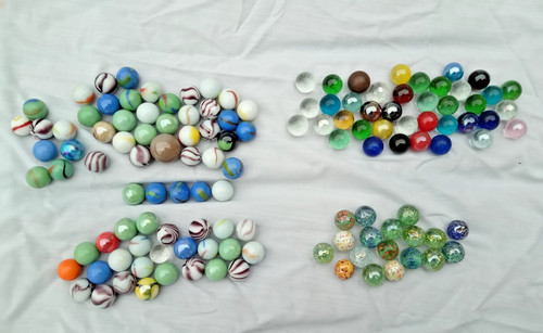 Lot 127 glass marbles - of,