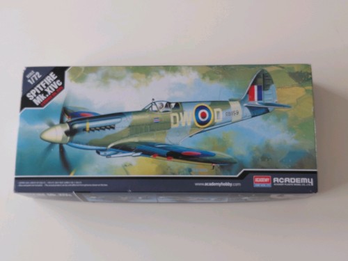 Academy spitfire 72 scale - spitfire, 1:72
