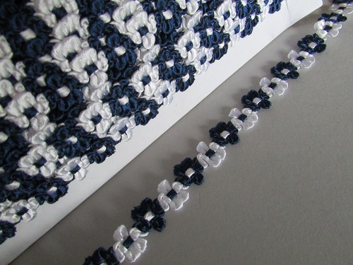 Navy white daisy - &, venise