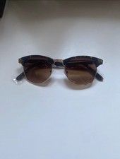 Tortoiseshell Club Style