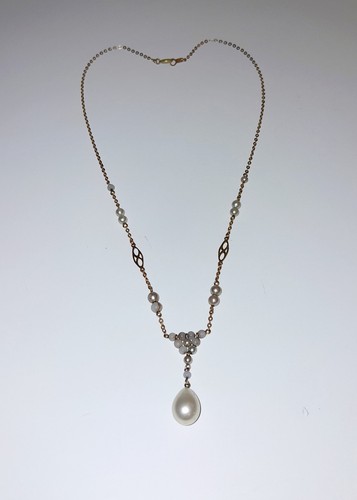 Captivating 9ct gold antique