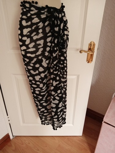 Boohoo square pom - square,