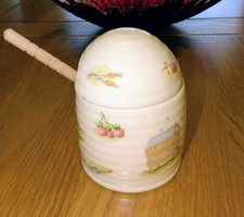 Aynsley Edwardian Kitchen Garden Honey Pot with Drizzler with sticker