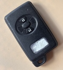 GENUINE TOYOTA  AURIS / YARIS 2 BUTTON REMOTE SMART CAR KEY FOB - FREE DELIVERY