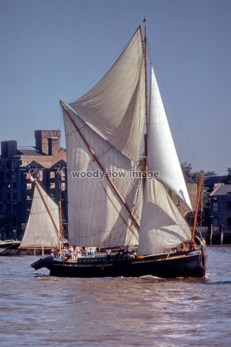 Sq0459 sailing barge - -,