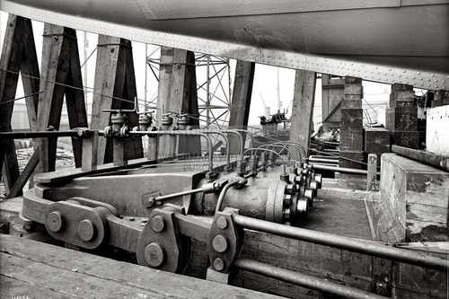 Titanic hydraulic launch rams - hydraulic,
