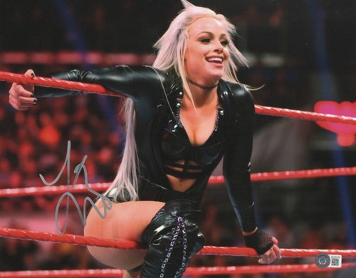 Liv morgan signed autograph - liv,