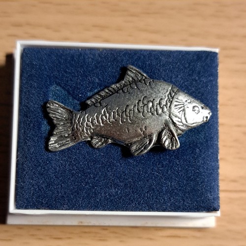 Mirror carp fish pin badge - pin,