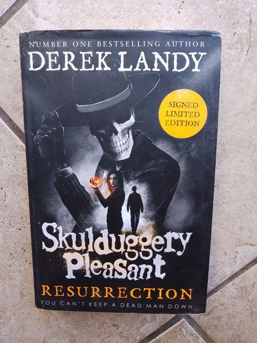 Derek landy skulduggery - derek,