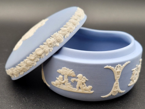 Vtg wedgwood blue jasperware - blue,