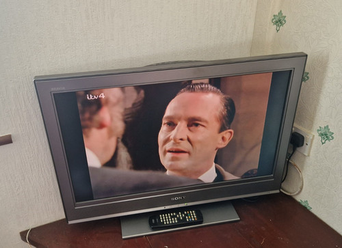 Sony bravia 32in - bravia,