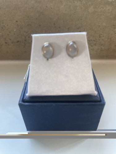 New 9ct gold earrings with - new,