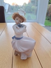 Nao Lladró Porcelain Figurine