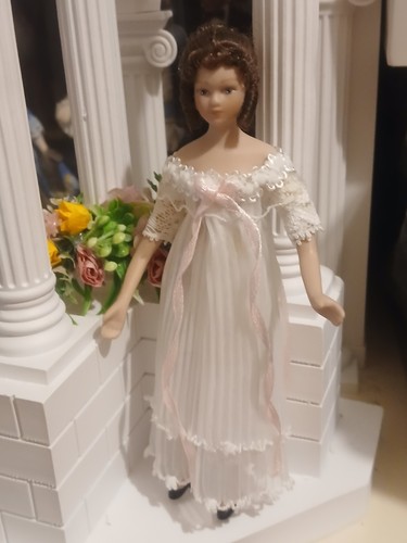 Porcelin dolls house doll - 1/12,