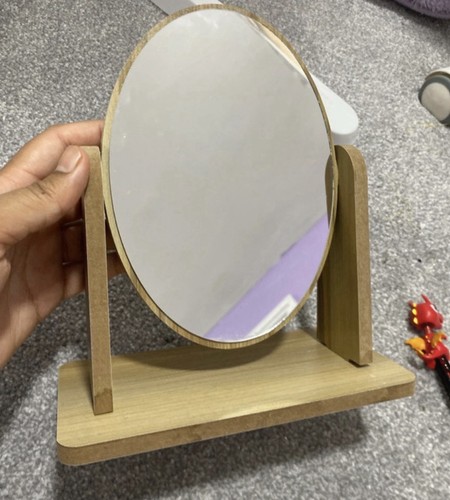 Useful mirror which - , swivels
