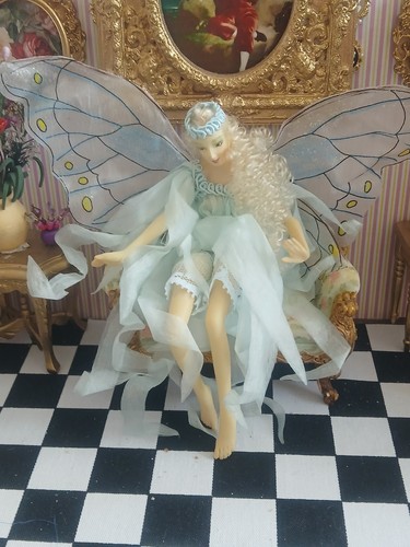 Exquisite porcelin dolls - 1/12,