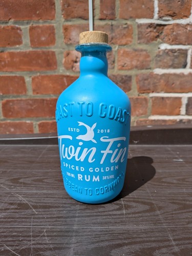 Twin fin spiced golden rum - fin,