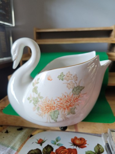Michael chrysanthemum swan - st,