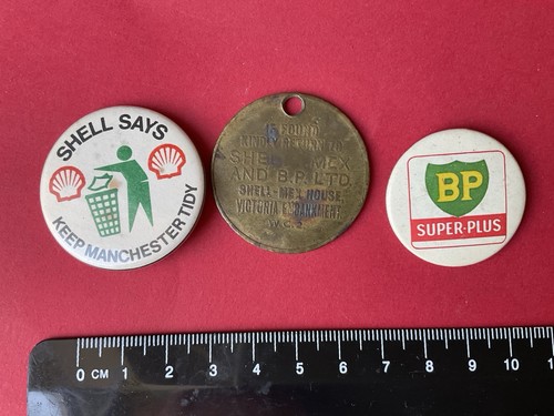 Vintage shell pin badges - badges, &