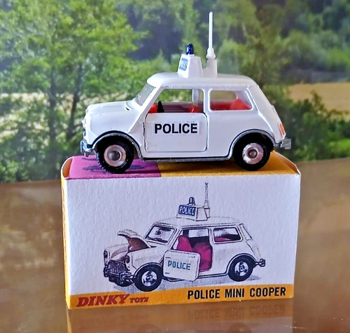 Dinky mini police car 250 - dinky,