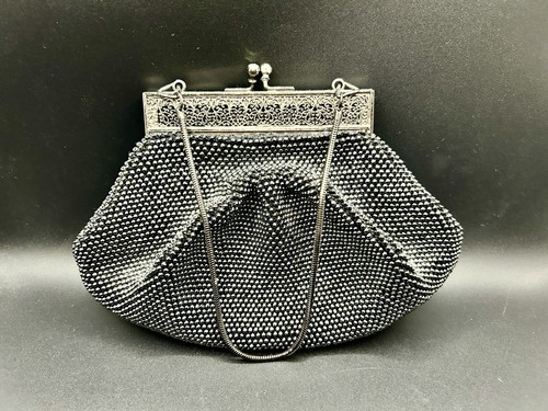 Vintage black beaded kiss - black,