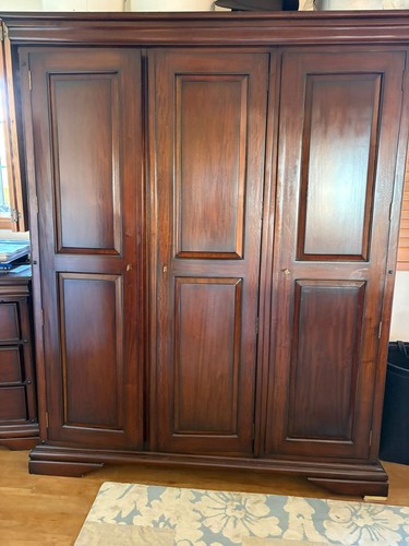 Kingston door wardrobe - 3-door,