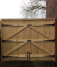 WOODEN DRIVEWAY GATES HEAVY