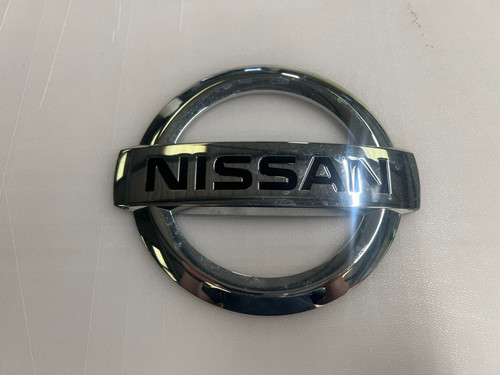 Nissan badge emblem - nissan, bonnet