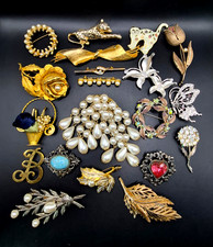 20 x Vintage Brooches Mix Job